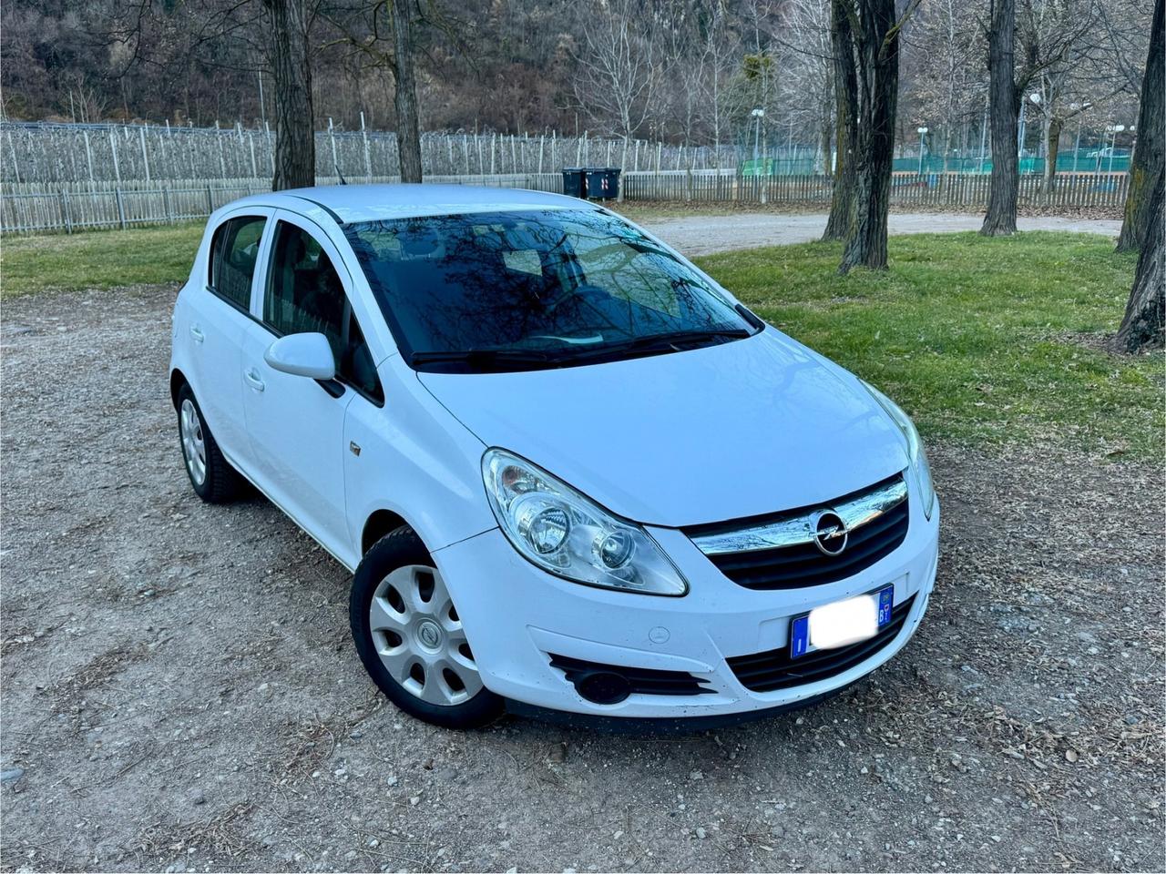 Opel Corsa 1.4 16V 5 porte Cosmo