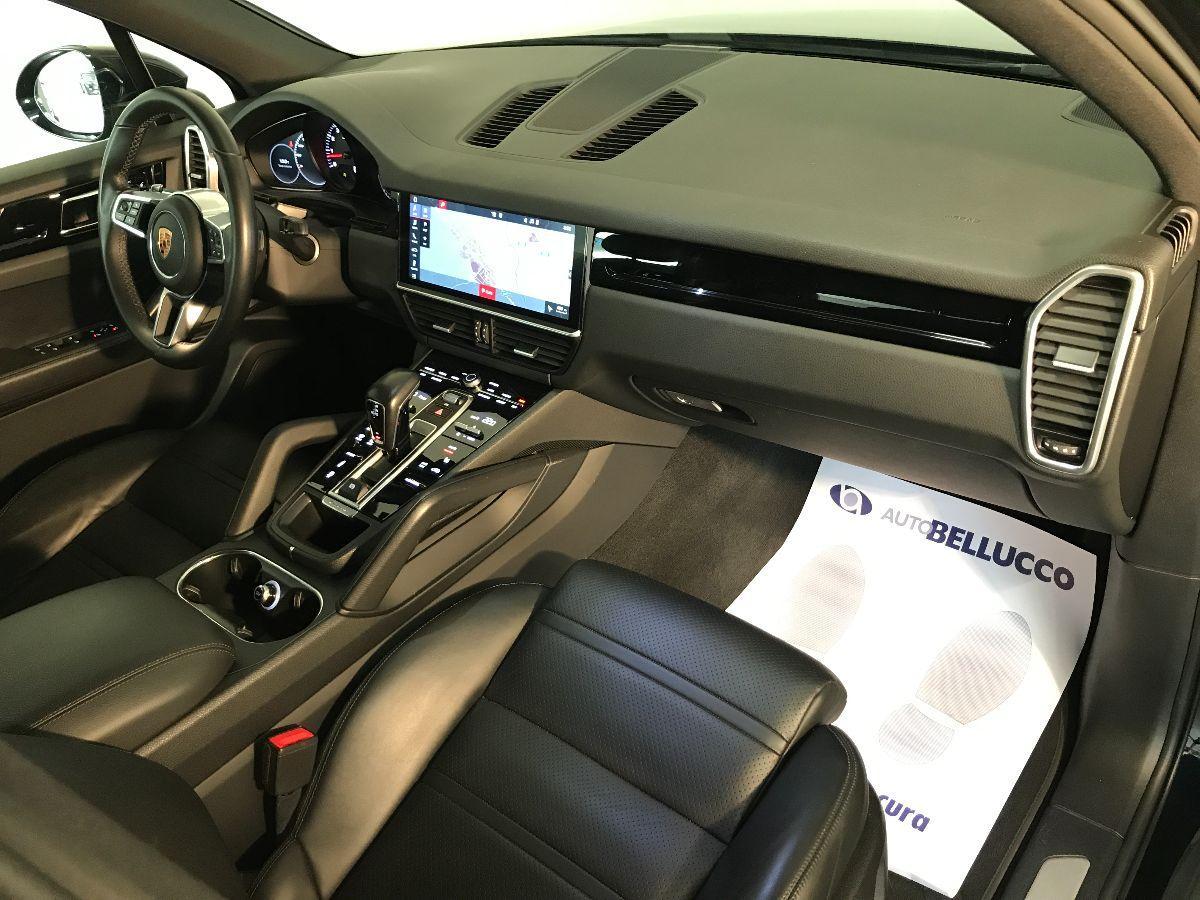 PORSCHE Cayenne 3.0 V6