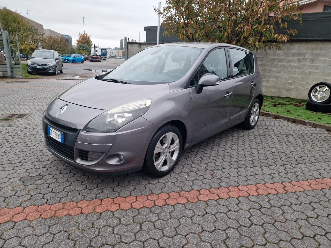 Renault Scenic 1.5 110CV euro 5A 2011