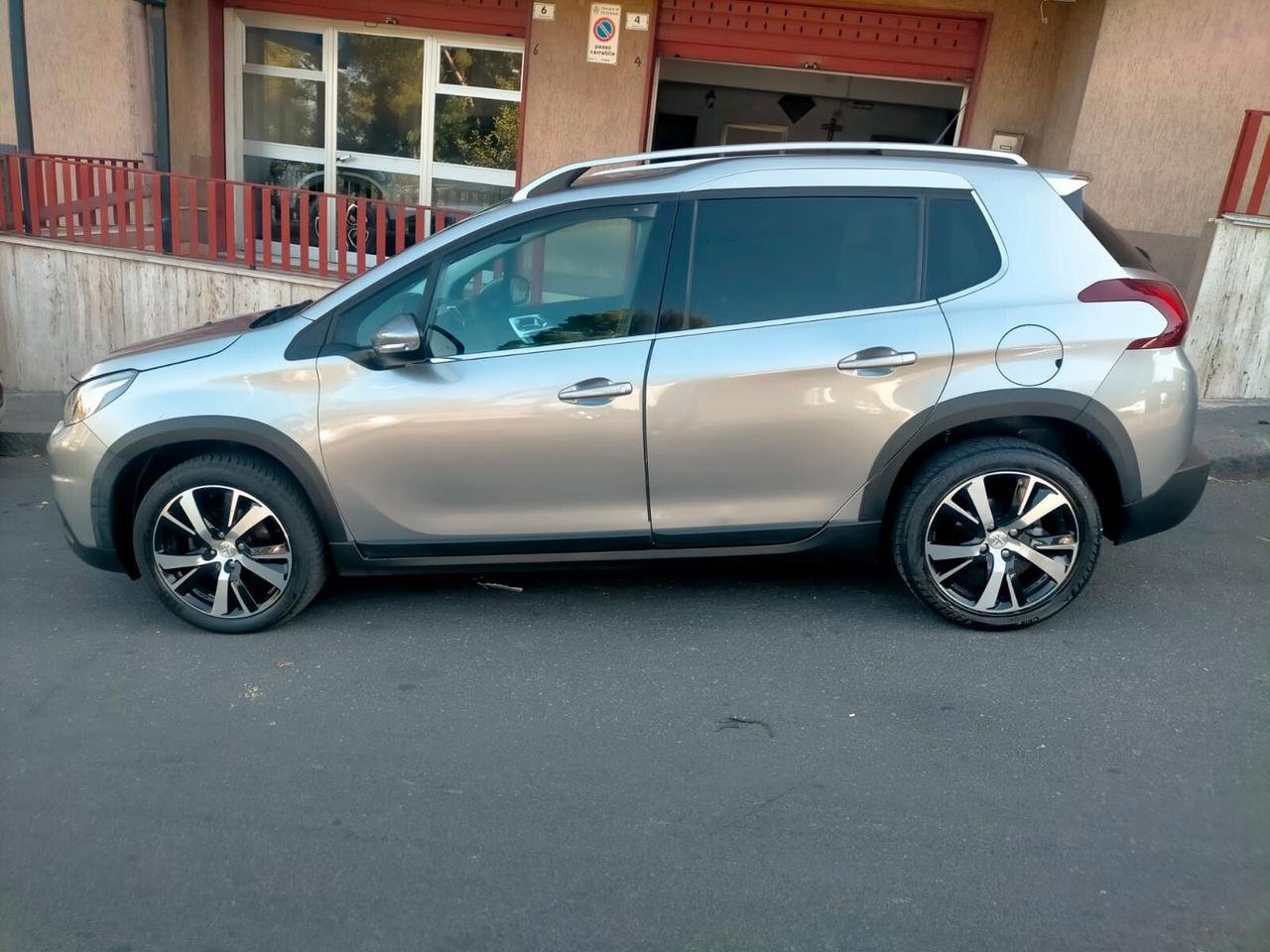 Peugeot 2008 BlueHDi 100 S&S Black Matt