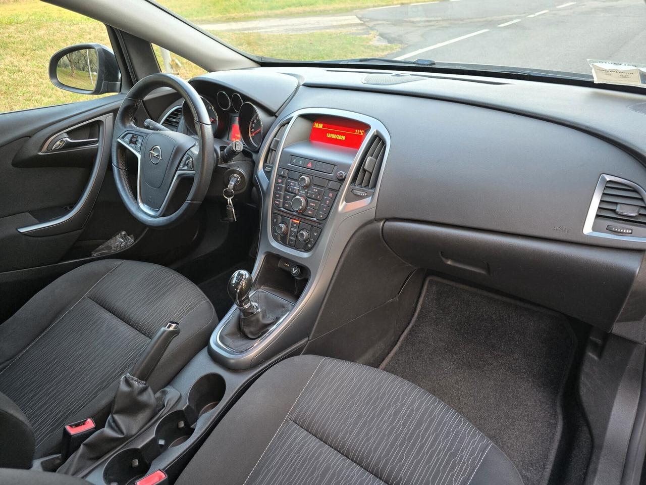 Opel Astra 1.4 BENZINA OK PER NEOPATENTATI ANNO 2013