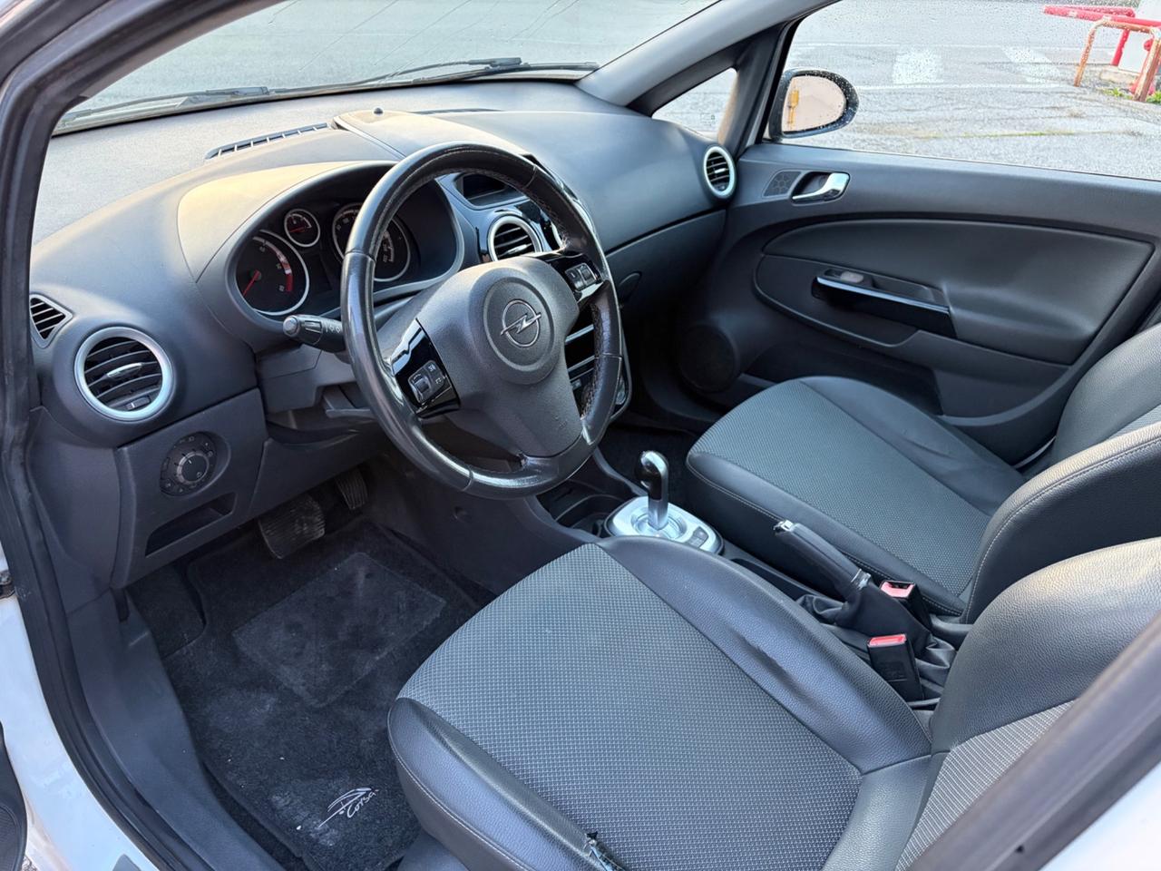 Opel Corsa 1.3 diesel 2009 cambio automatico