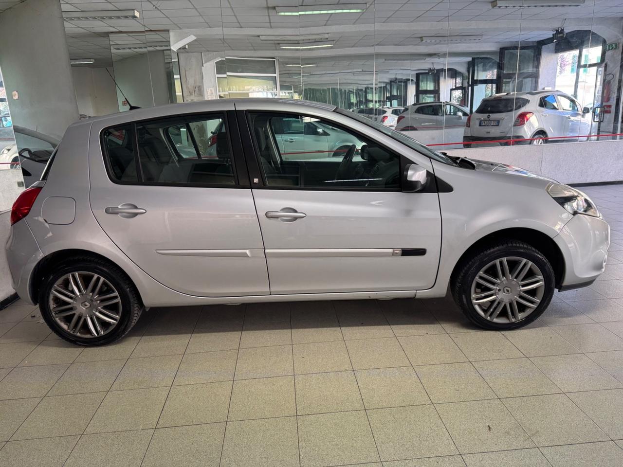 Renault Clio 1.2 16V 5 porte Luxe