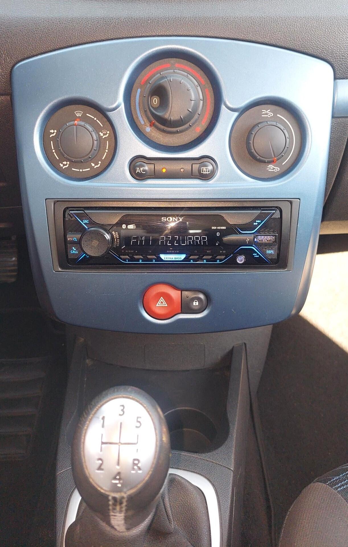 RENAULT CLIO 1.2 -PARI AL NUOVO-NEOPATENTATI