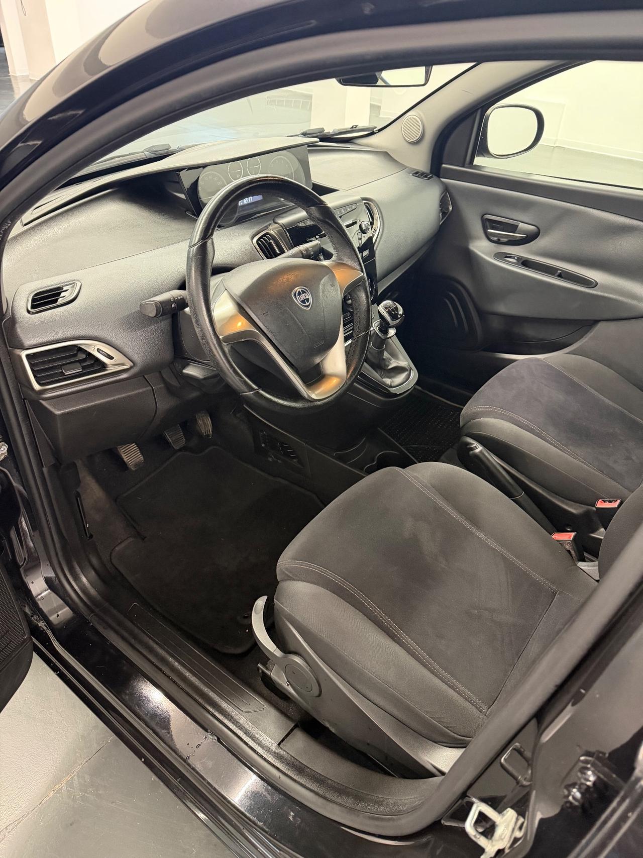 Lancia Ypsilon 1.2 69 CV 5 porte