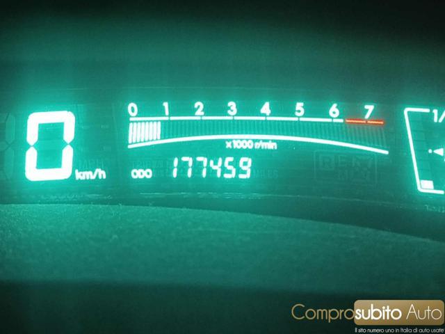 TOYOTA Yaris 1.0 5 porte