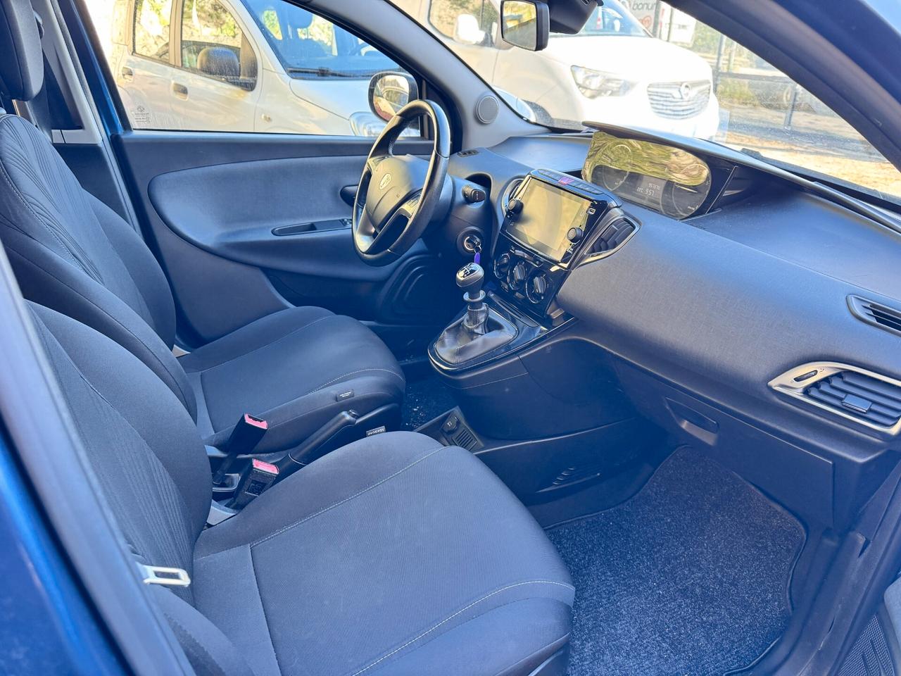 Lancia Ypsilon 1.0 FireFly 5 porte S&S Hybrid Gold