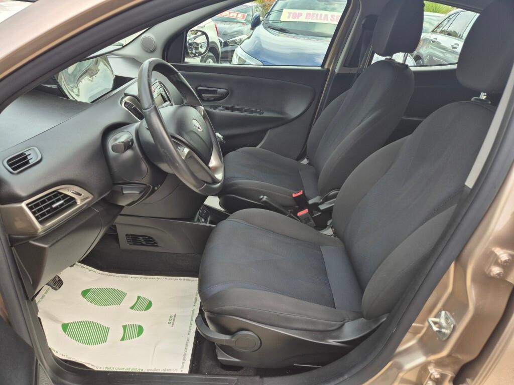 Lancia Ypsilon 1.0 FireFly 5 porte Hybrid Ecochic