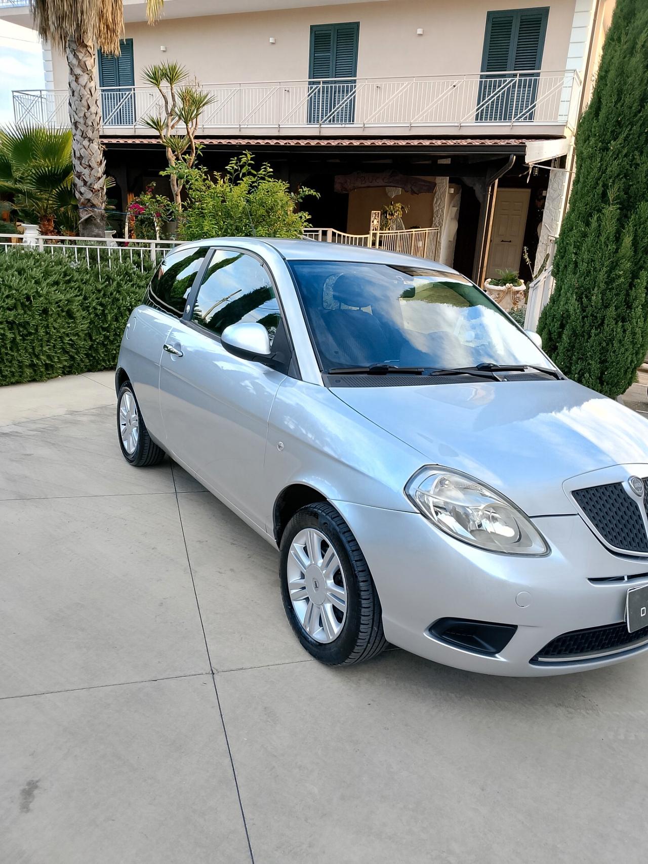 Lancia Ypsilon 1.4 Argento Ecochic GPL