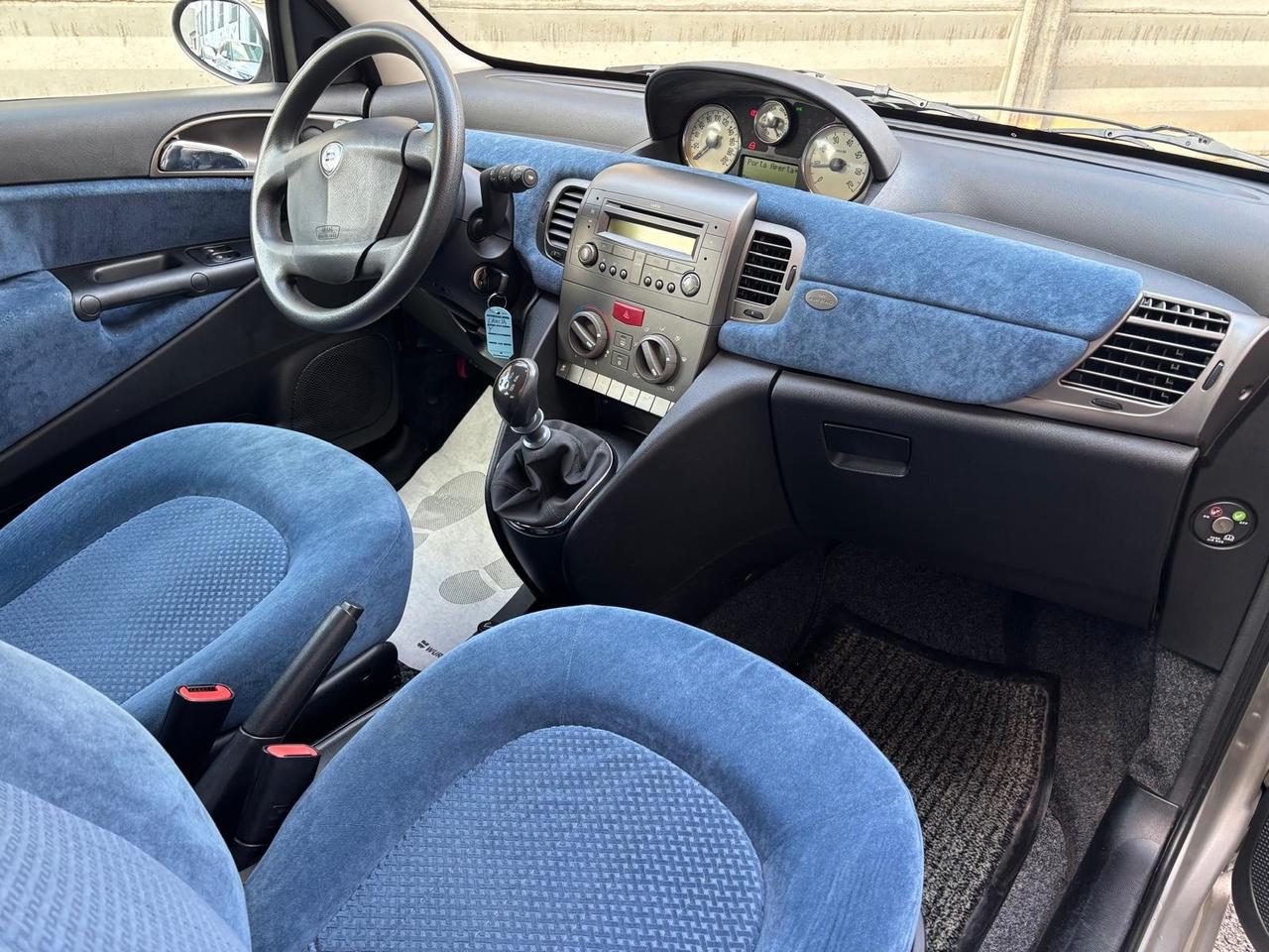 Lancia Ypsilon 1.2 16V Platino