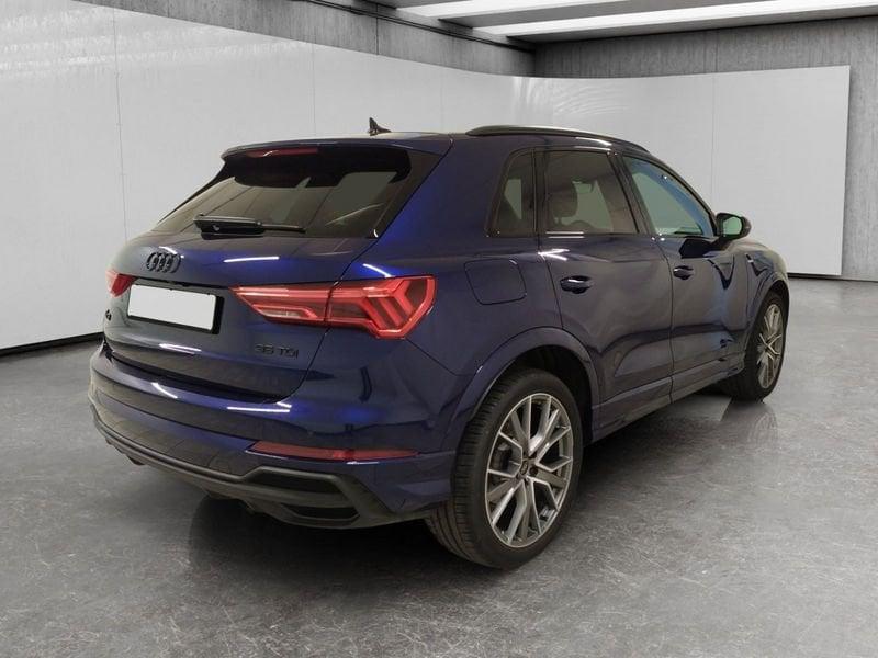 Audi Q3 35 2.0 tdi Identity Black s-tronic