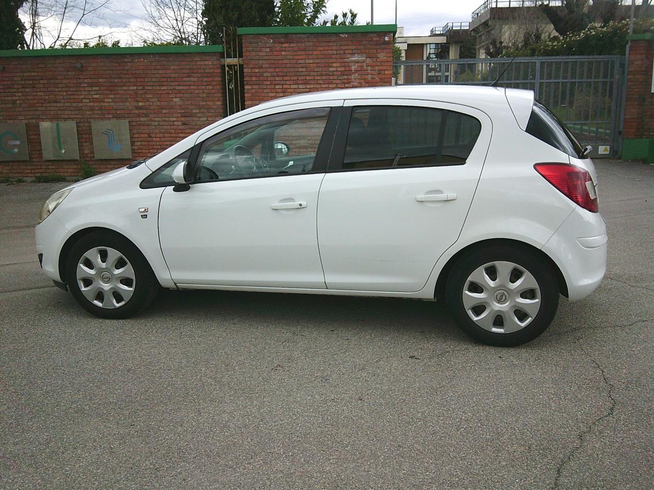 Opel Corsa 1.2 5 porte