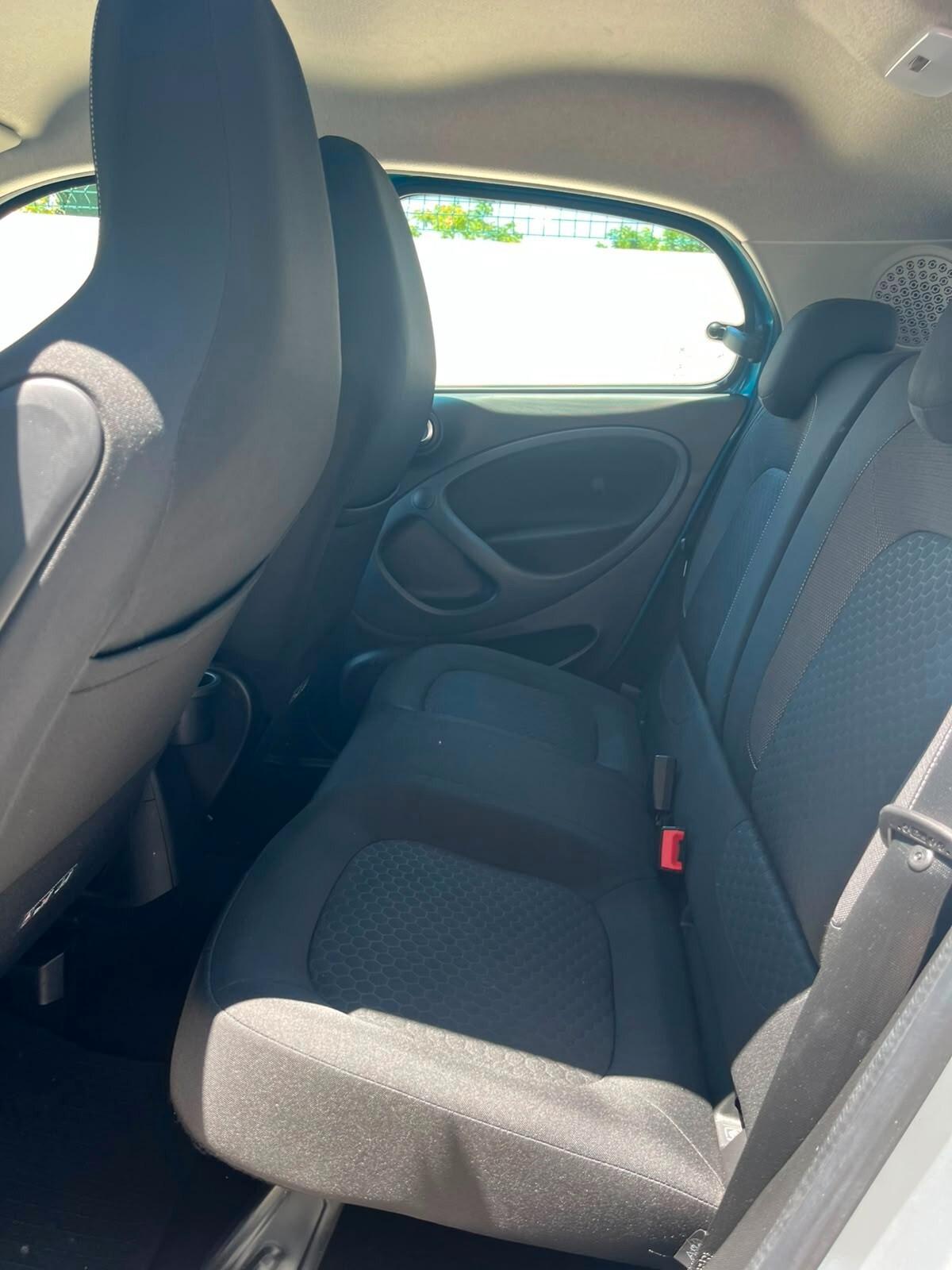 Smart ForFour EQ Pulse