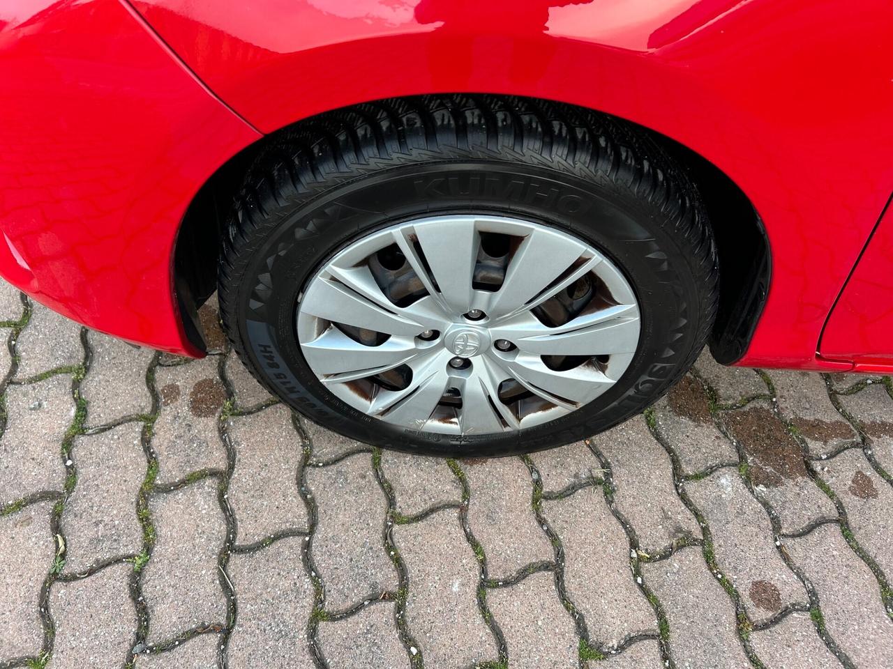 Toyota Yaris 1.0 5 porte Lounge