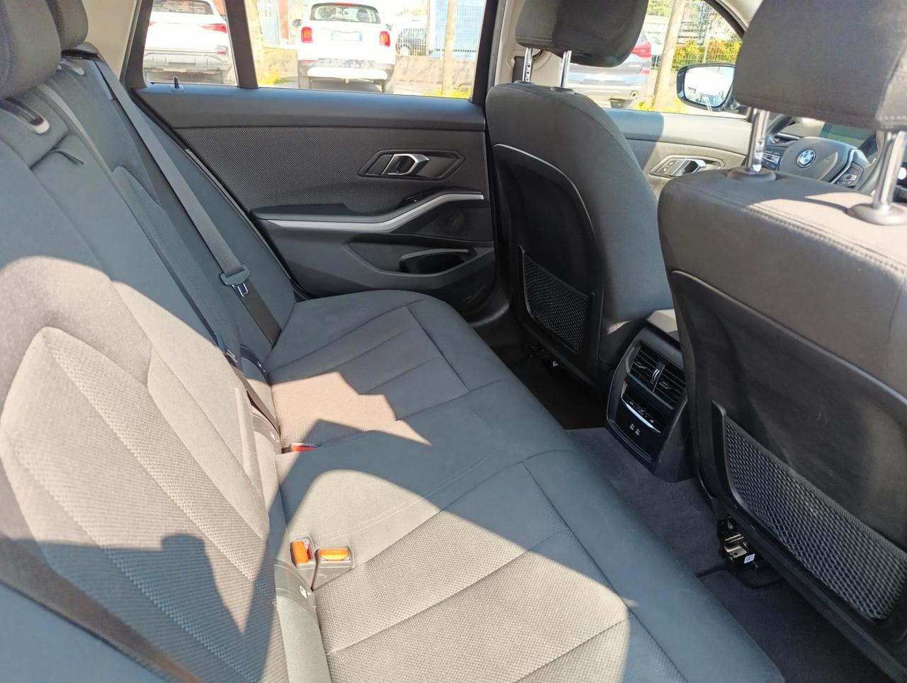 BMW 318 d Touring mhev 48V auto