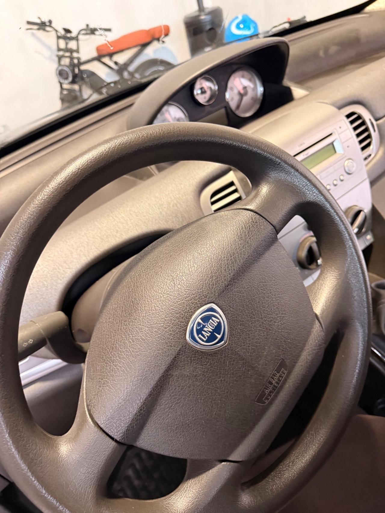 Lancia Ypsilon 1.4 Argento
