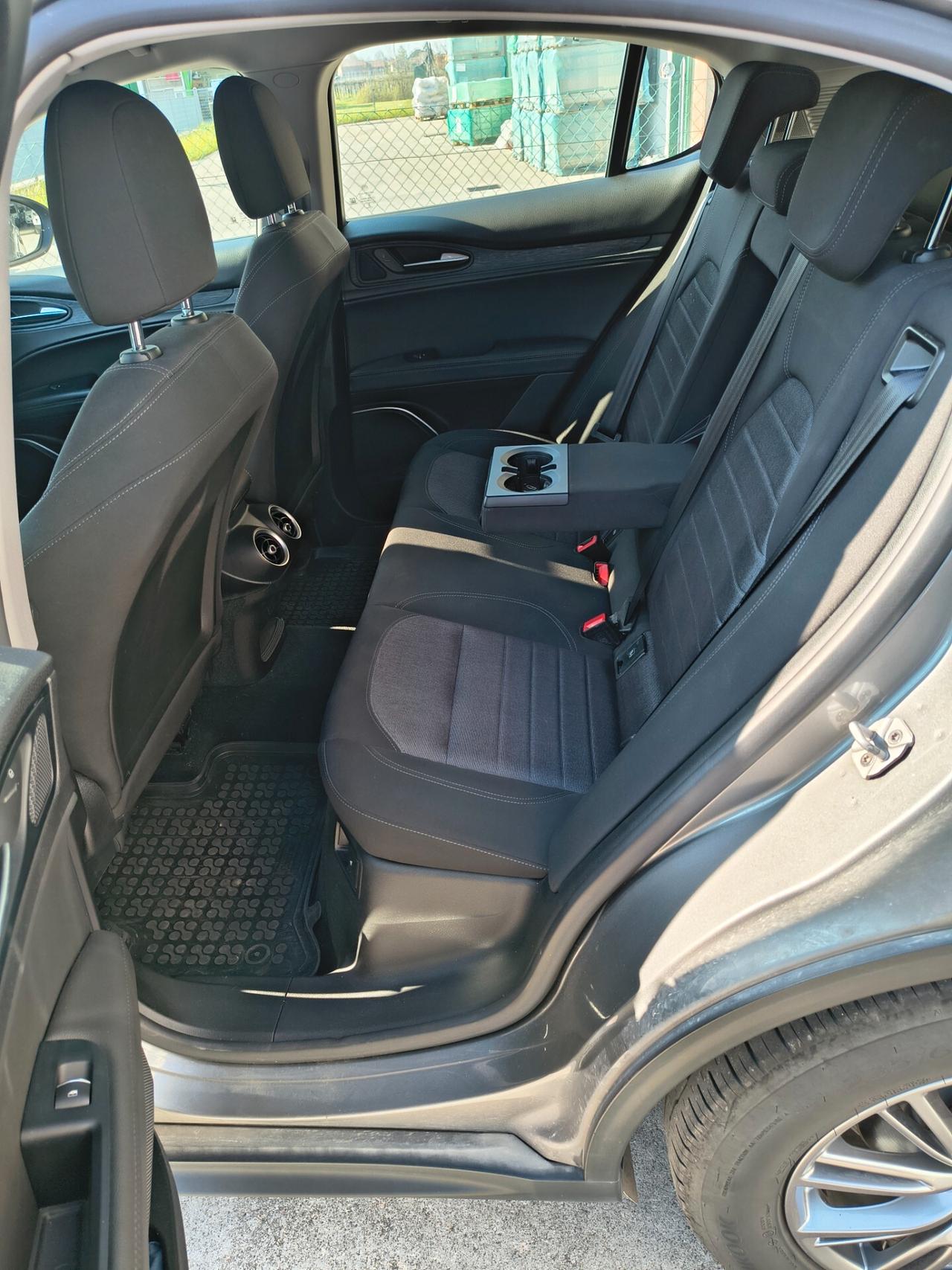 Alfa Romeo Stelvio 2.2 Turbodiesel 160 CV AT8 RWD Business