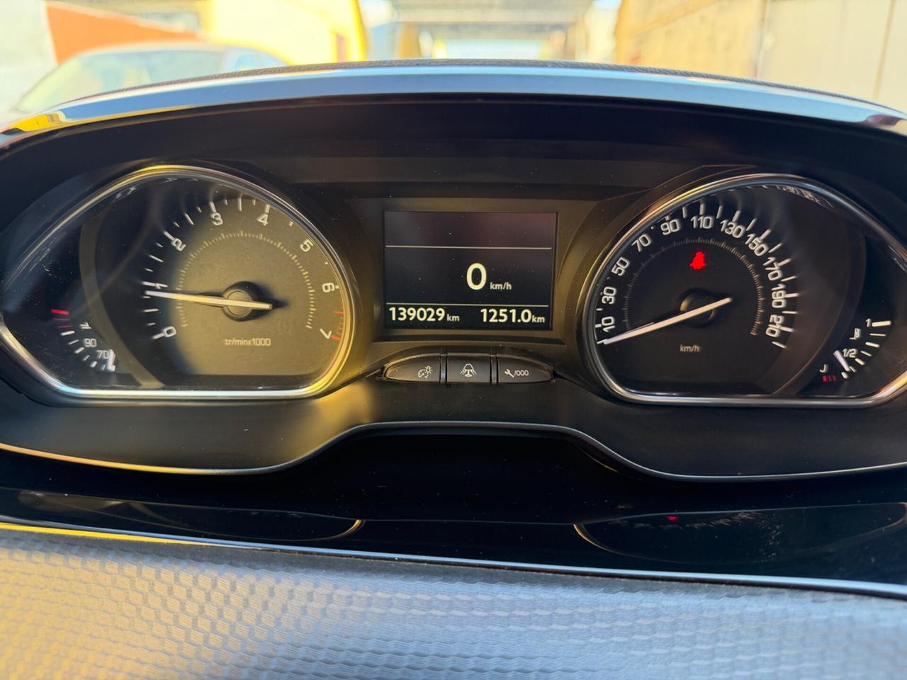 Peugeot 2008 PureTech Navigatore Pelle Xenon