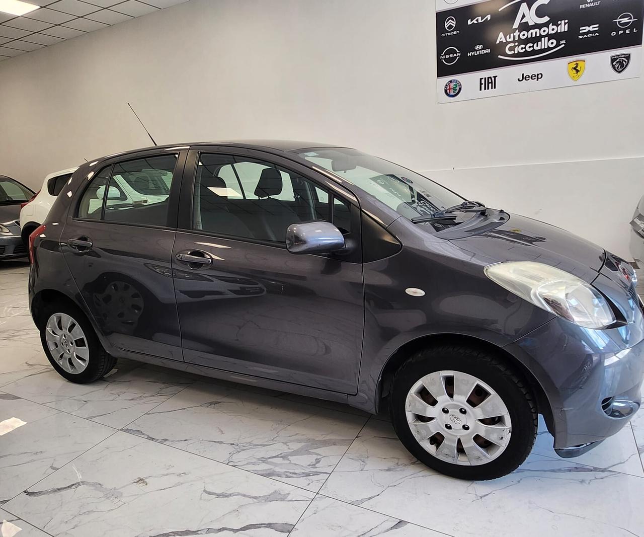 Toyota Yaris 1.0 5 porte Sol