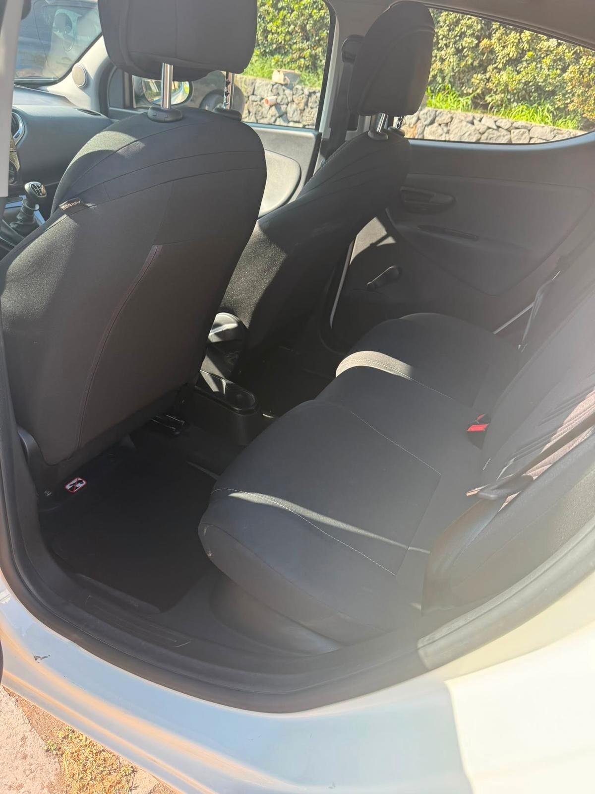 Lancia Ypsilon 1.0 FireFly 5 porte S&S Hybrid Alberta Ferretti
