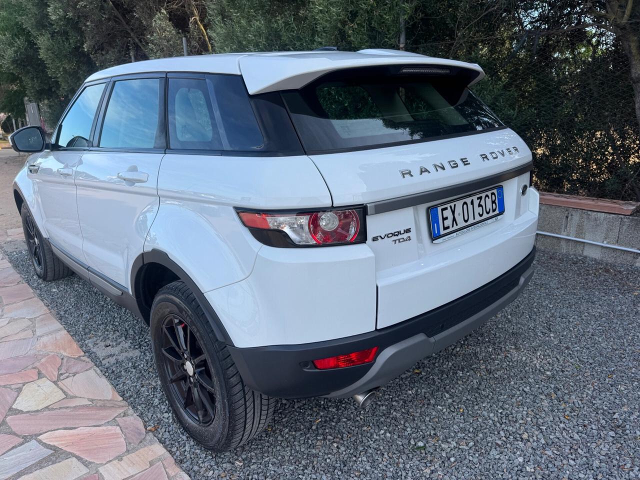 Land Rover Range Evoque 2.2 TD4 5p. Pure