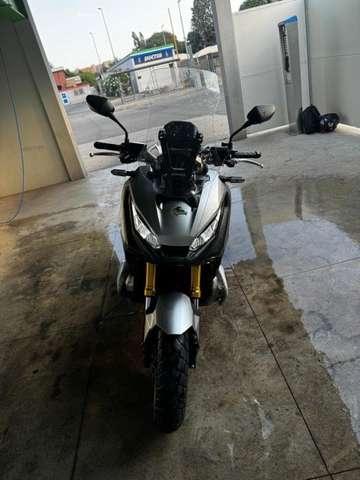 Honda X-ADV con tasto G