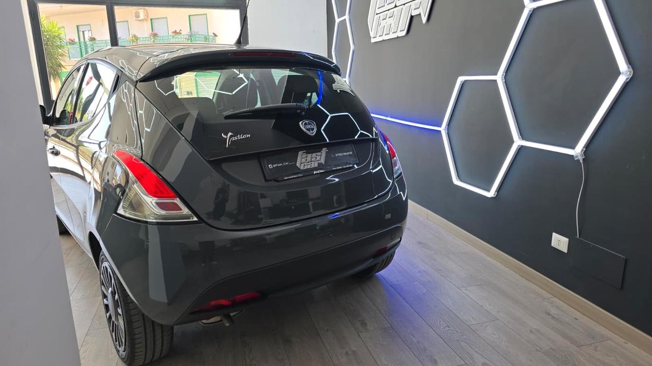 Lancia Ypsilon 1.2 69 CV 5 porte Elefantino