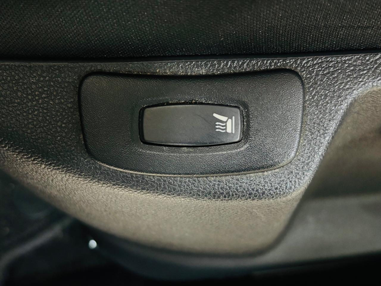 RENAULT Captur dCi 8V 90 CV EDC Initiale Paris