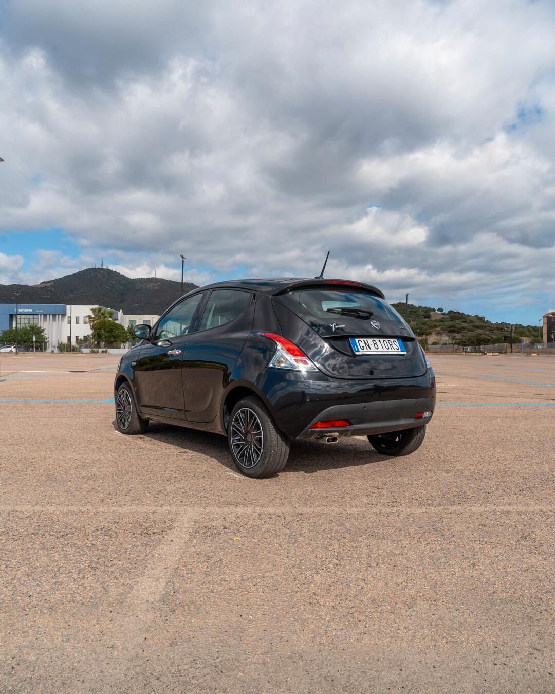 Lancia Ypsilon 1.0 FireFly 5 porte S&S Hybrid Gold
