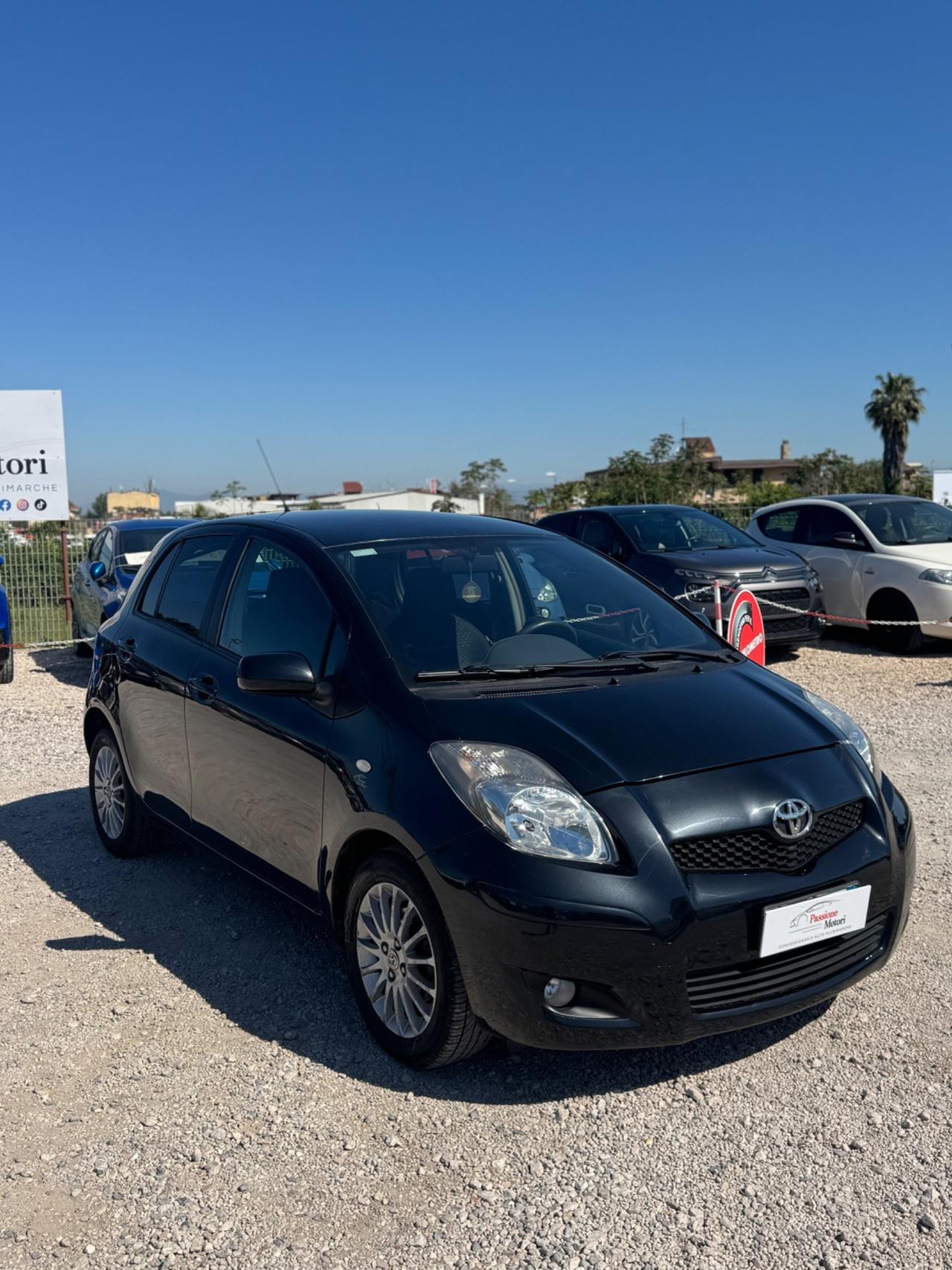 Toyota Yaris 1.0 5 porte Luxury pack automatica