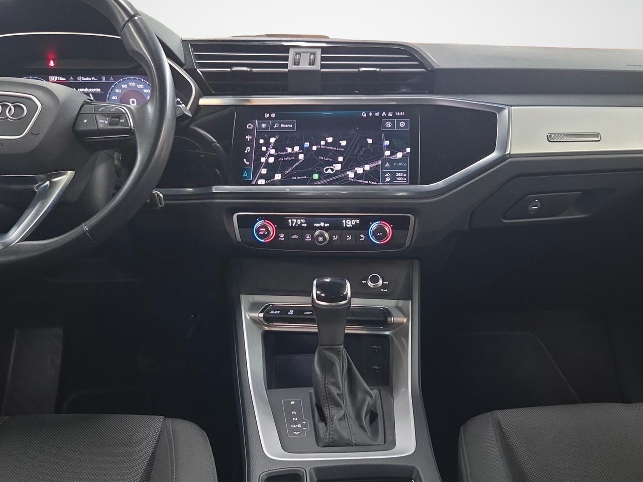 Audi Q3 45 TFSI e S tronic Business