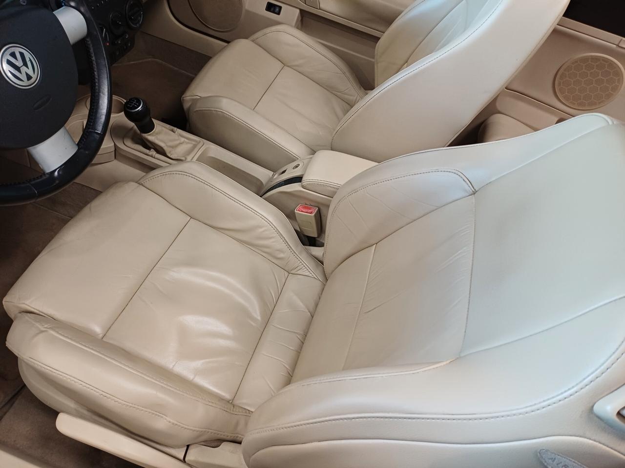 Volkswagen New Beetle 2.0 Cabrio