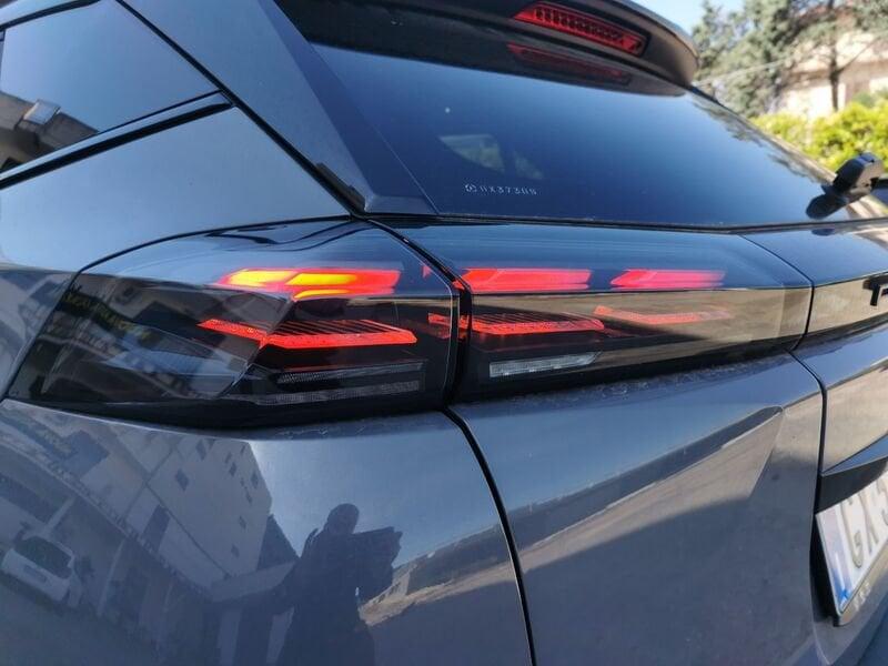 Peugeot 2008 Hybrid 145 e-DCS6 GT