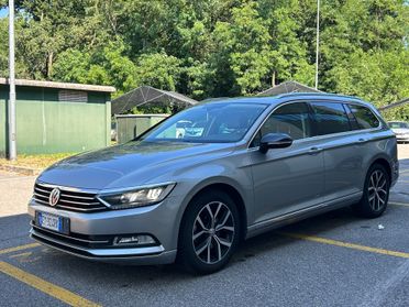 Volkswagen Passat Variant 2.0 TDI DSG Executive | Tetto Panoramico LED Navi