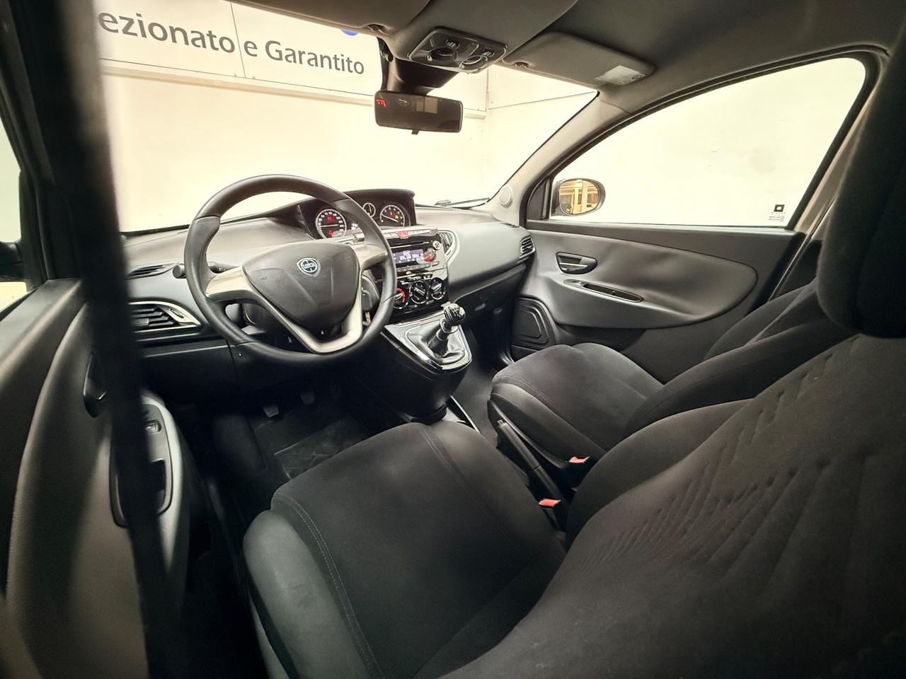 Lancia Ypsilon 1.2 69 CV 5 porte Silver 05/2014 Neopatentati