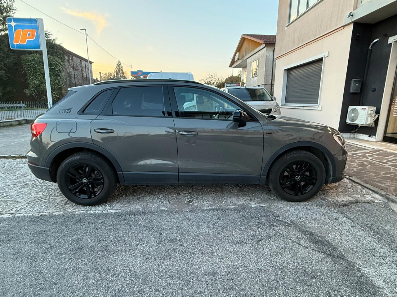 Audi Q3 35 TFSI Business