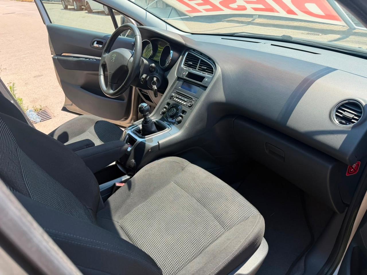 Peugeot 5008 1.6 HDi 112CV Allure