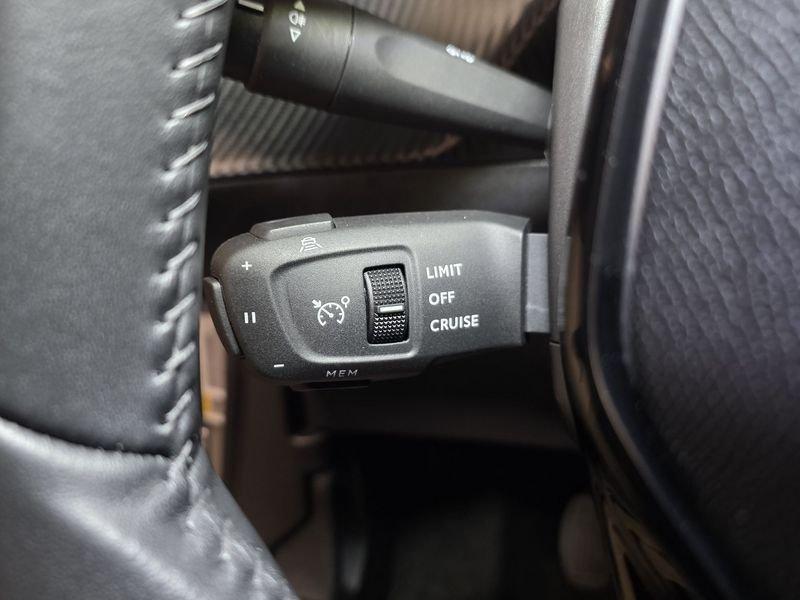 Peugeot 2008 PureTech 100 Allure S/S NAVI +Pack Vision con riro usato e bonus Easy go'