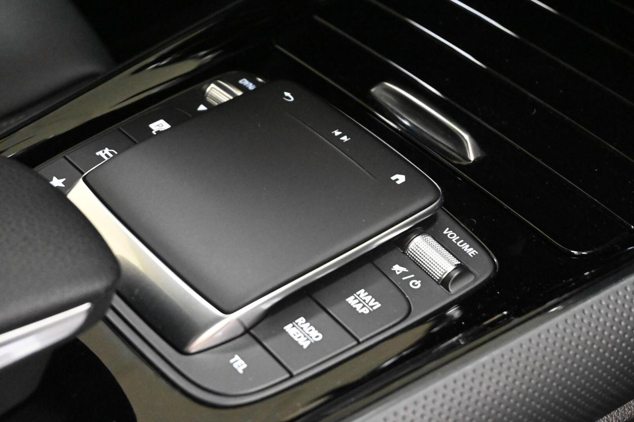 MERCEDES GLA (H247) GLA 180 d Automati...