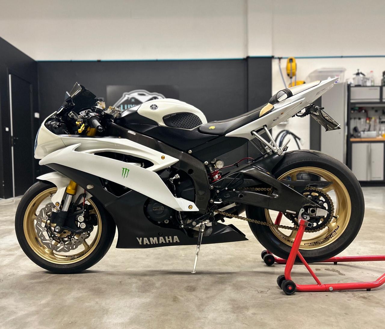 YAMAH YZF - R6 " MOTO TAGLIANDATA E PRONTA ALL'USO "