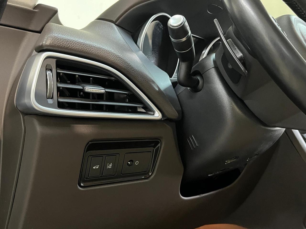 Jaguar F-Pace 2.0 D 180 CV Prestige