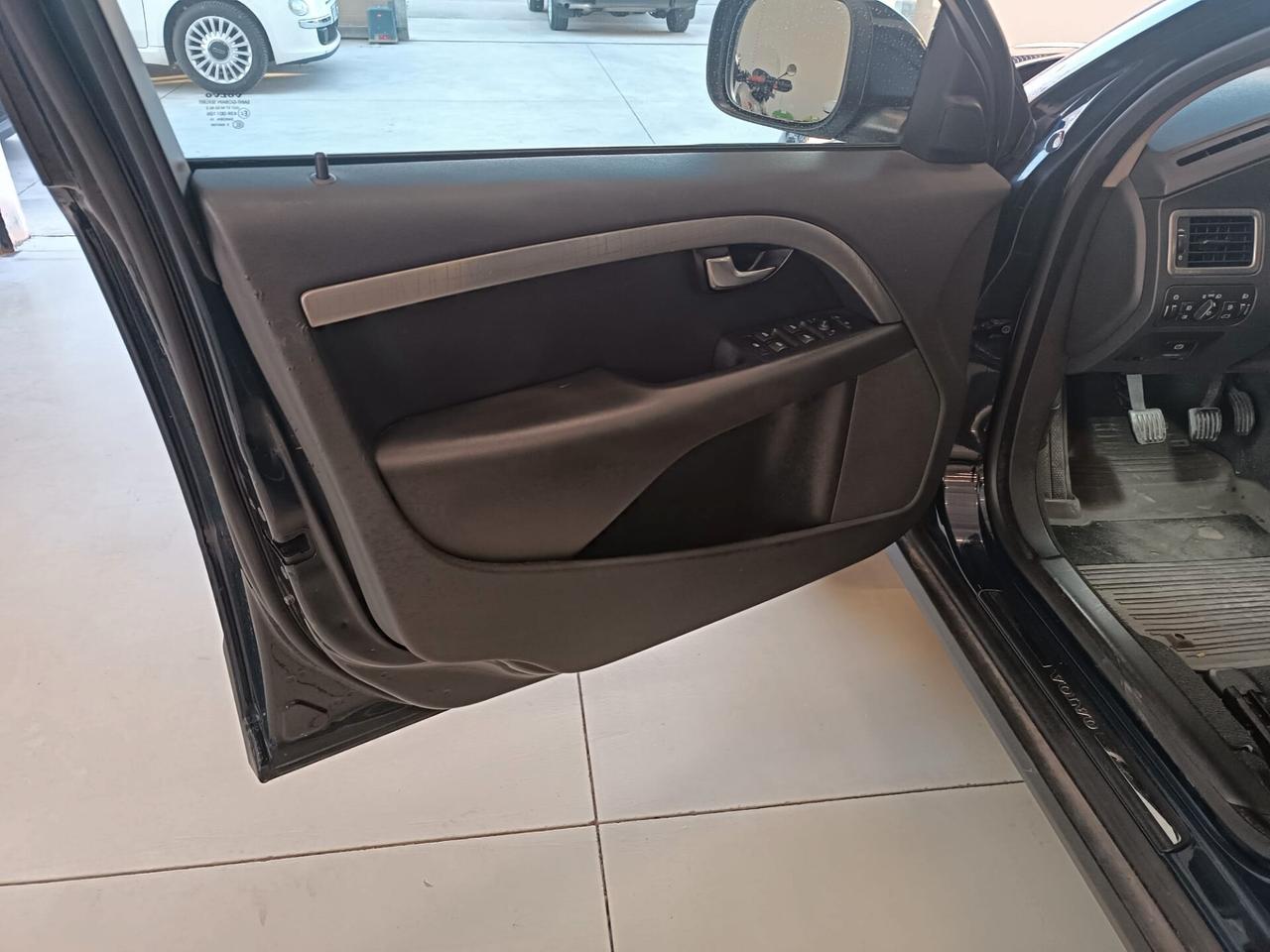 Volvo XC 70 XC70 2.4 D 175 CV FWD DRIVe Summum