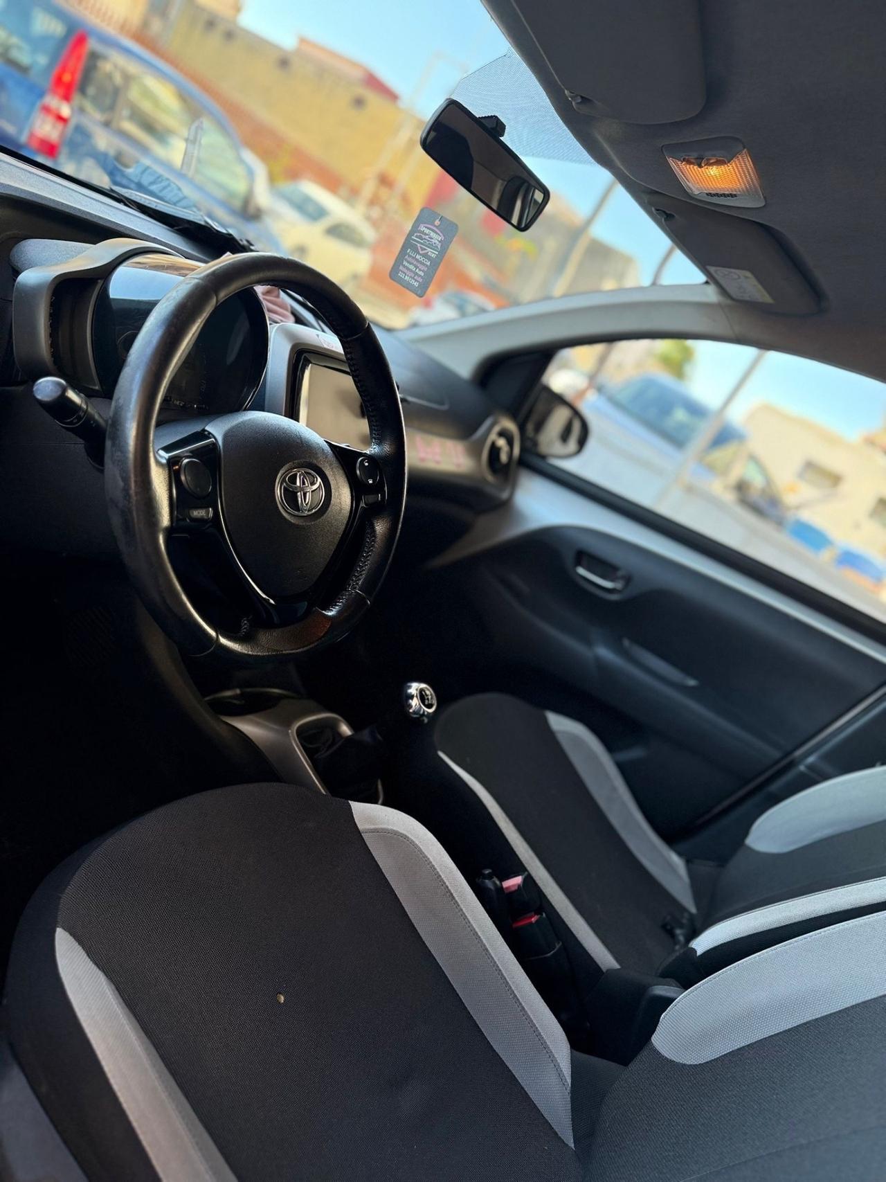 Toyota Aygo 1.0 VVT-i 69 CV 5 porte x-play