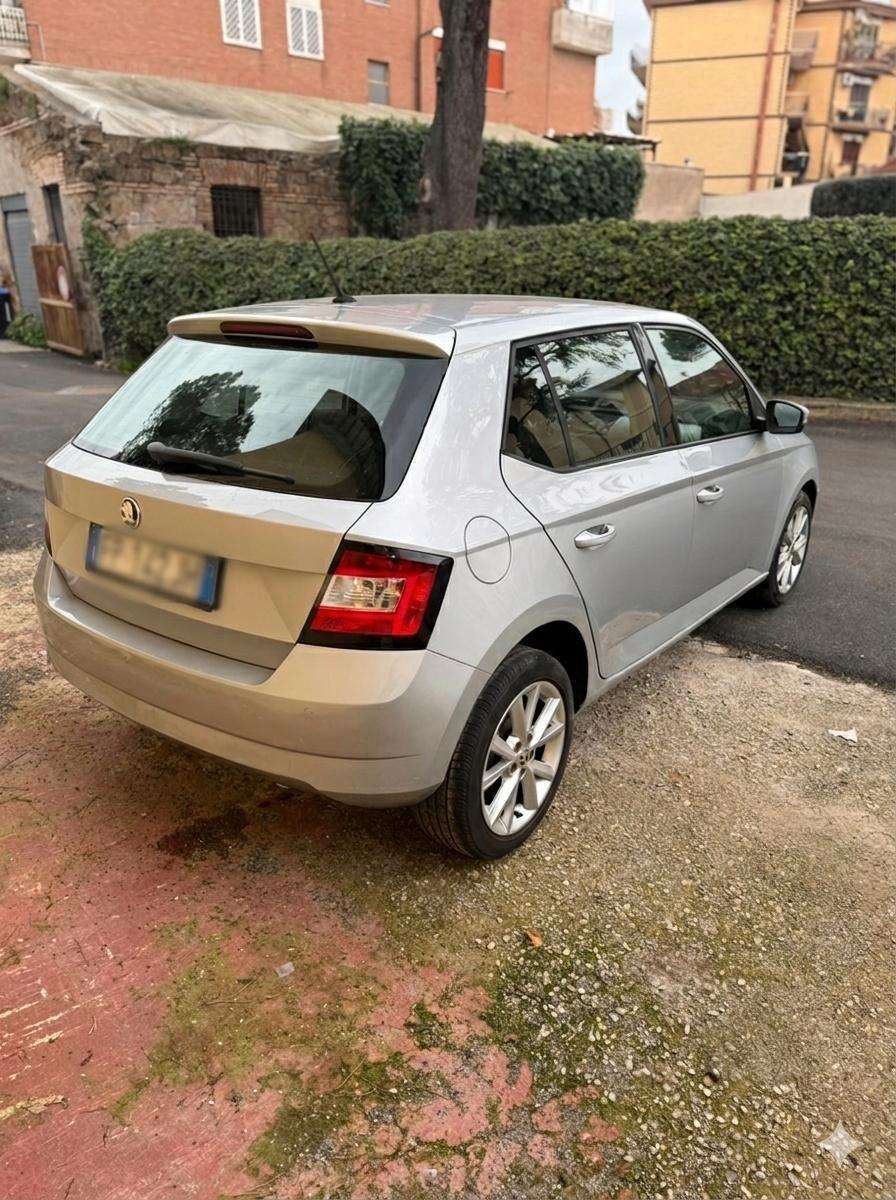 Skoda Fabia 1.0 TSI Color Argento