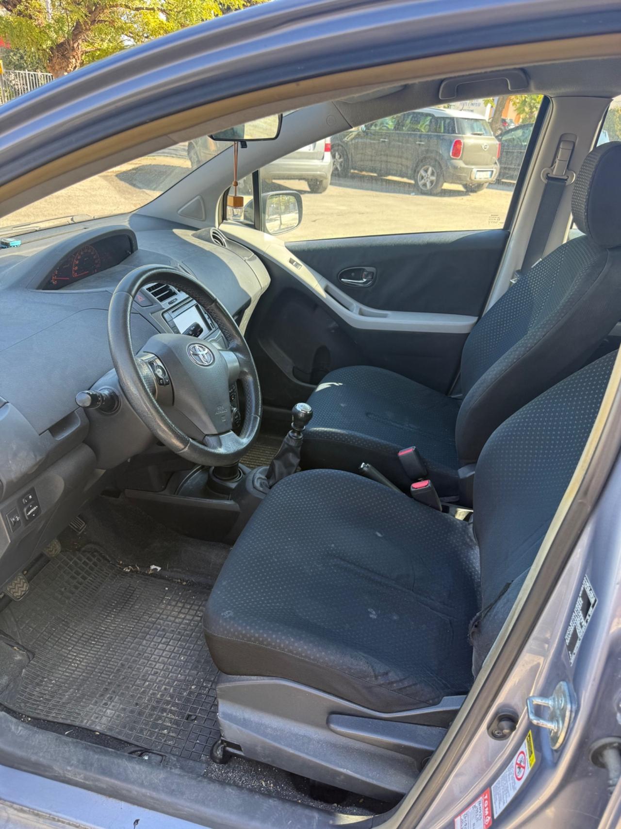 Toyota Yaris 1.0 5 porte sol