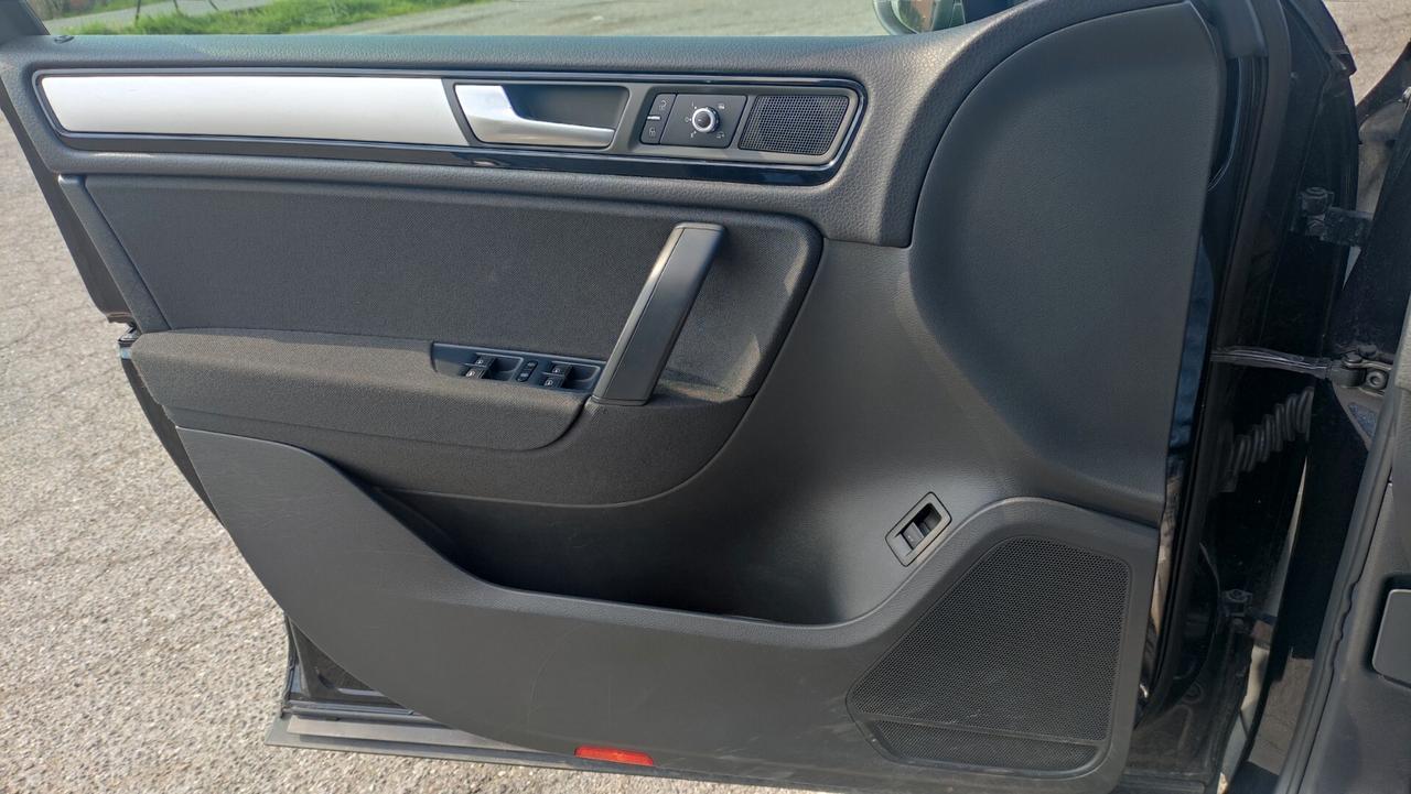 Volkswagen Touareg 3.0 TDI tiptronic BlueMotion Technology - 2011