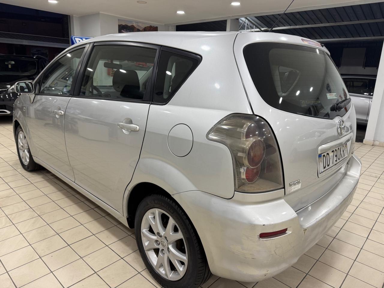 Toyota Corolla Verso 2.2 136cv