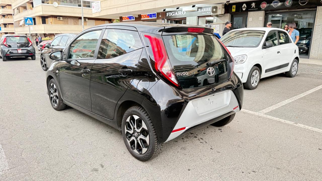 Toyota Aygo Connect 1.0 VVT-i 72 CV 5 porte x-play LED NAVI KAMERA PDC BLUETOOTH CERCHI 16