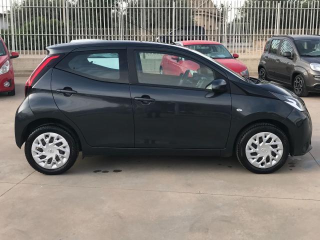 TOYOTA Aygo 1.0 VVT-i 72 CV 5p. x-trend