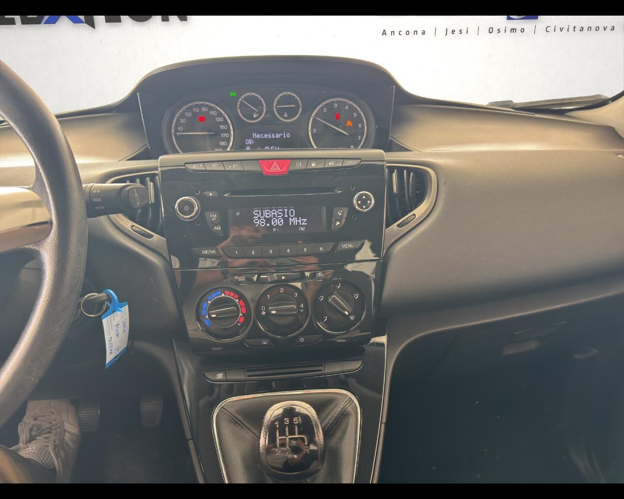 LANCIA Ypsilon 3ª serie - Ypsilon 0.9 TwinAir 85 CV 5 porte Metano